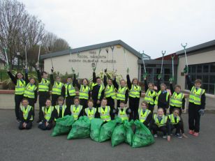 4th Class take part in National Spring Clean 2016 coordinated by an Táisce